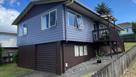 Sunny Home and Great Location Close to Kamo High - Photo 2