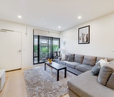 Private & Convenient Living with a Dedicated Study in Coburg - Photo 1
