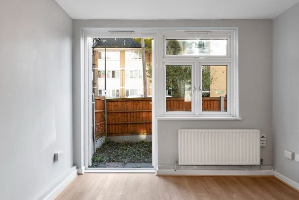 2 Bed Flat, East Ferry Road, E14 - Photo 1