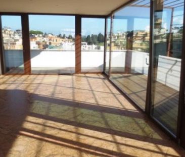 Attic-Balduina: Beautifully modern renovated 2 Bedroom, 2 bath, new kitchen, 3 large panoramic terraces. Bright, silent, lovely views of Rome and surrounding greenery. REF 1740 - Photo 5