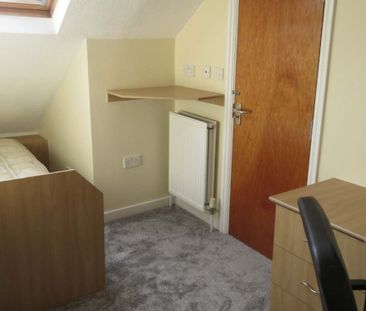 5 Bed - 12 Walmsley Road, Headingley, Leeds - LS6 1NG - Student - Photo 4