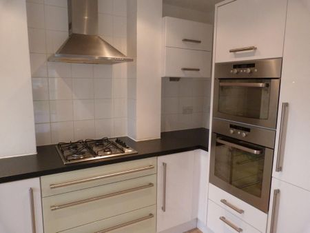 2 bedroom apartment to rent - Photo 4