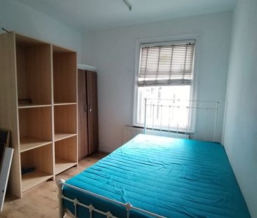 4 Bed Terraced House, Ratcliff Road, E7 - Photo 3