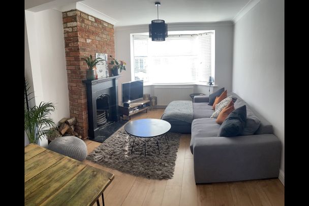 2 Bed Terraced House, Ivy Road, SO17 - Photo 1