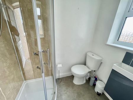 3 bedroom detached house to rent - Photo 4