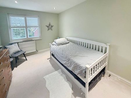 2 bedroom apartment to rent Barton Court Avenue, Barton on Sea, New Milton, Hampshire, BH25 - Photo 5