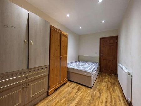 Newnham Gardens, Northolt, UB5 - Photo 4