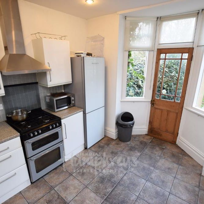 1 bedroom in a house share to rent - Photo 1