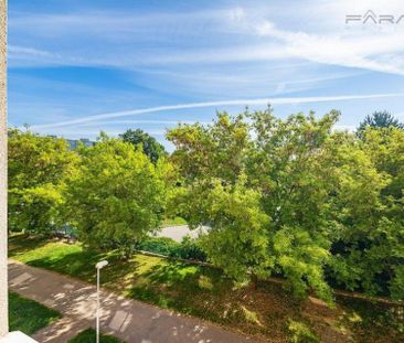 Apartment for rent, 4+kk - 3 bedrooms, 77m - Fotografie 2