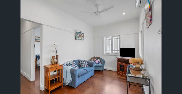 SHORT TERM RENTAL - STYLISH FULLY FURNISHED UNIT - Photo 1