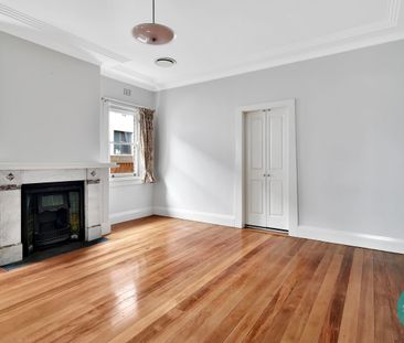 PEACEFUL HOME WITH EXPANSIVE BACKYARD, MINUTES FROM SHOPS - Photo 2