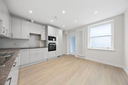 Two Bedroom Garden Flat for Rent in London, W1U - Photo 3