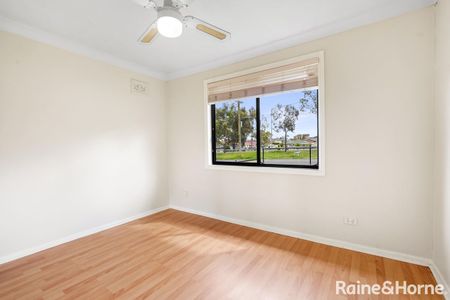 Tidy Family Home! - Photo 5