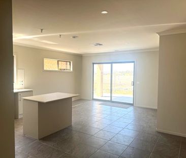 Brand New Four-Bedroom Family Home in Prime Clyde Location!! - Photo 1