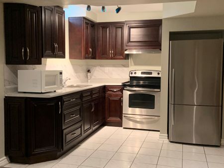 For Lease - 26 Pandora Court, Richmond Hill, Ontario - Photo 2