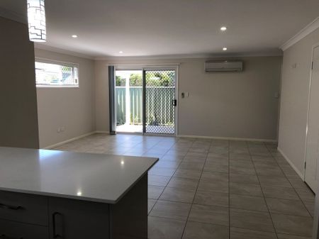 Modern 3-Bedroom Unit in Secure Complex - Photo 4