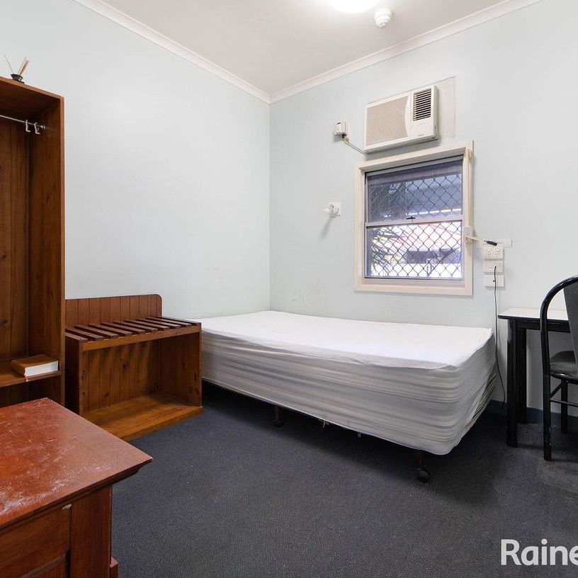 16 Boddington Street - Accommodation Available - Photo 1