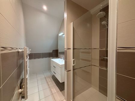 Location Appartement 3 pièces 74m² - Photo 3