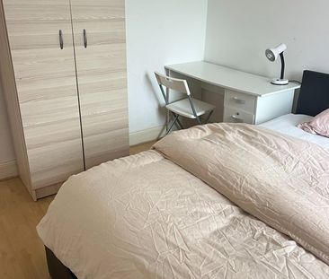 Room in a Shared House, Chippendale Street, E5 - Photo 6