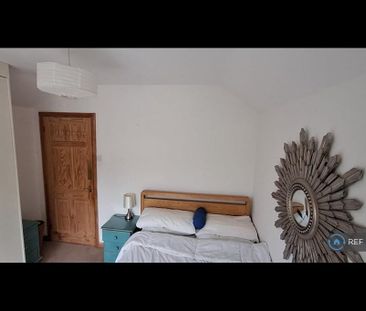 4 bedroom semi-detached house to rent - Photo 5