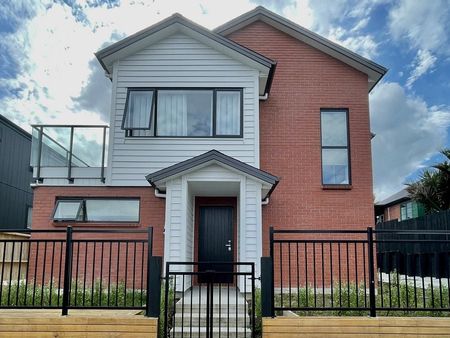 Spacious 4BR Home with Modern Comforts - Photo 5