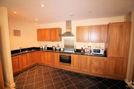 2 bedroom flat to rent - Photo 2