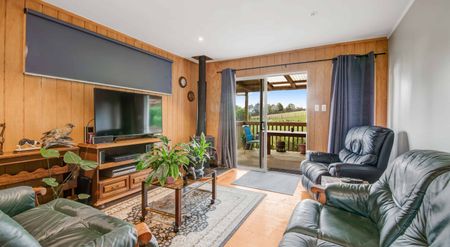 Private 2 Bed + Garage & Workroom - Helensville - Photo 2