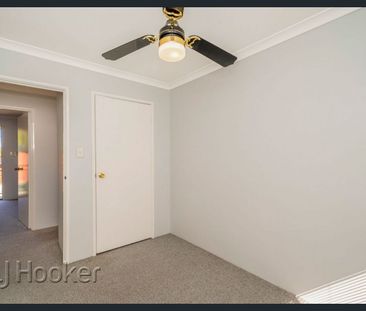 Spacious Townhouse - Photo 2