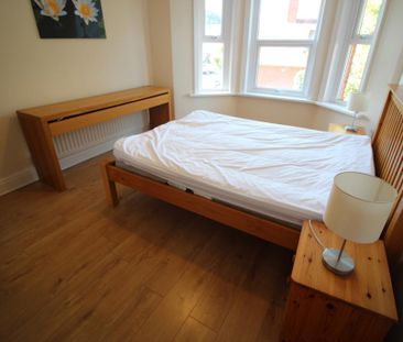 4 bedroom detached house to rent - Photo 2