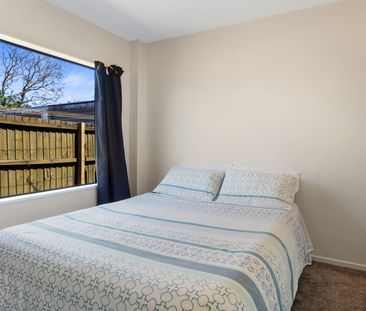 3 bedroom home in St Albans double garage - Photo 3