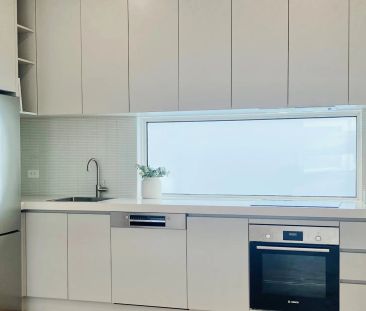 LUXE & CONVENIENT TOWNHOUSE! - Photo 6