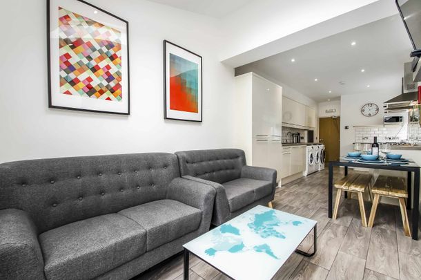 Modern Double Room With Ensuite - Photo 1