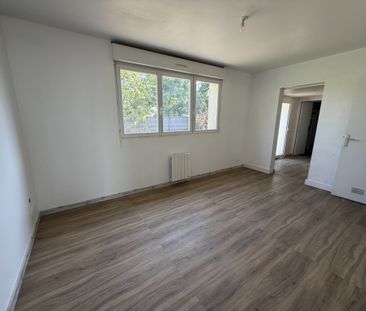 Location Appartement 2 pièces 45m² MESLAY DU MAINE 53170 - Photo 1