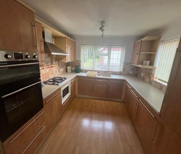 4 bedroom detached house to rent - Photo 6