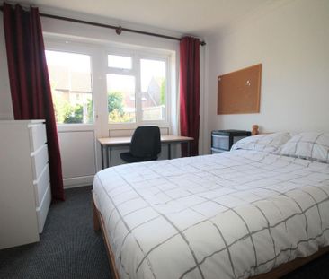 4 bedroom semi-detached house to rent - Photo 6