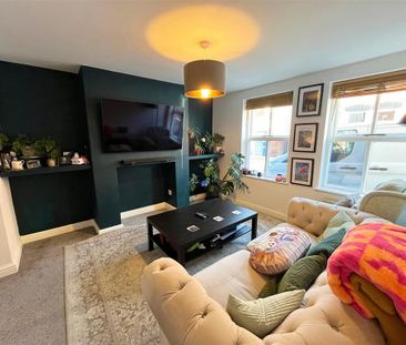 3 bedroom end of terrace house to rent - Photo 1