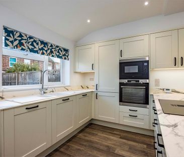 4 bedroom terraced house to rent - Photo 3