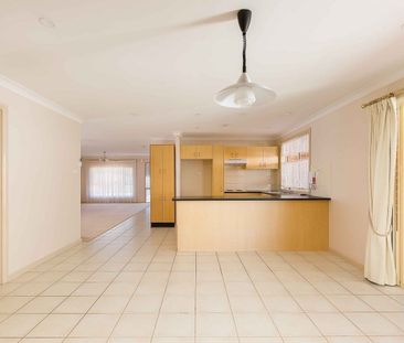 Convenient & Inviting Family Home - Photo 4