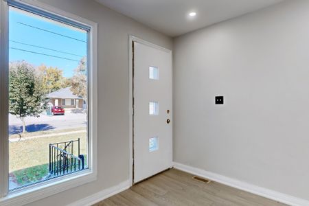 For Lease - 438 Centre Street, Richmond Hill, Ontario - Photo 3