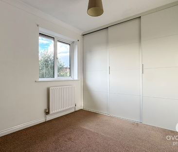 2 bed terraced house to rent in Horseshoe Crescent, Burghfield Common - Photo 1