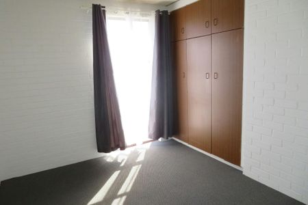 FRESHLY UPDATED 2 BEDROOM UNIT IN THE HEART OF THE CBD! - Photo 4