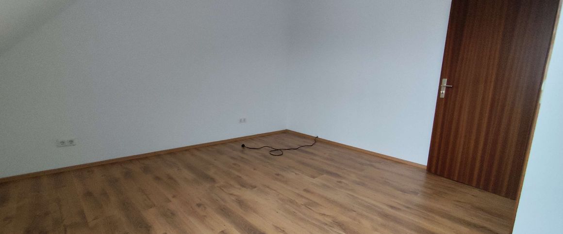 DG =2.OG ! gemütliche 3 Zimmer-Whg + EBK 25,- € moantl ! - Photo 1