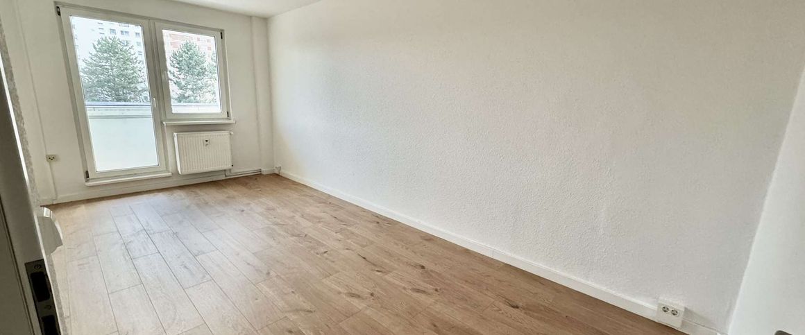 *FAMILIENFREUNDLICHE – ERSTBEZUGWOHNUNG MIT EINGEZÄUNTER PARKANLAGE – HELLE 3 RAUM WOHNUNG- WE69 * - Foto 1