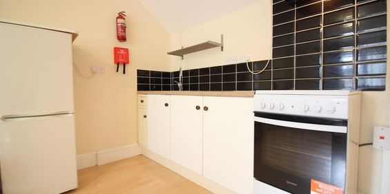 Chertsey Bridge Road, Chertsey - Photo 3