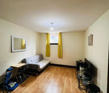 983 AVENUE ROAD - Photo 1