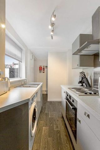 3 bedroom terraced house to rent - Photo 5