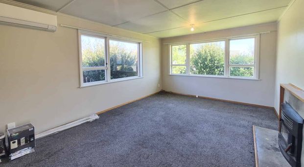 Three Bedrooms, Sunny & Spacious - Photo 1