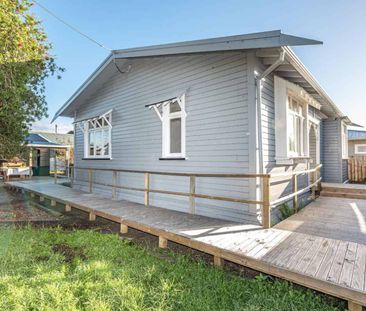 Family home in the heart of Springvale - Photo 4