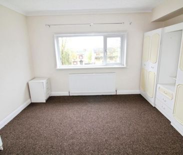St. James Crescent, Pudsey - Photo 4