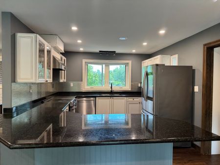 For Lease - 1339 Pinegrove Road, Oakville, Ontario - Photo 3